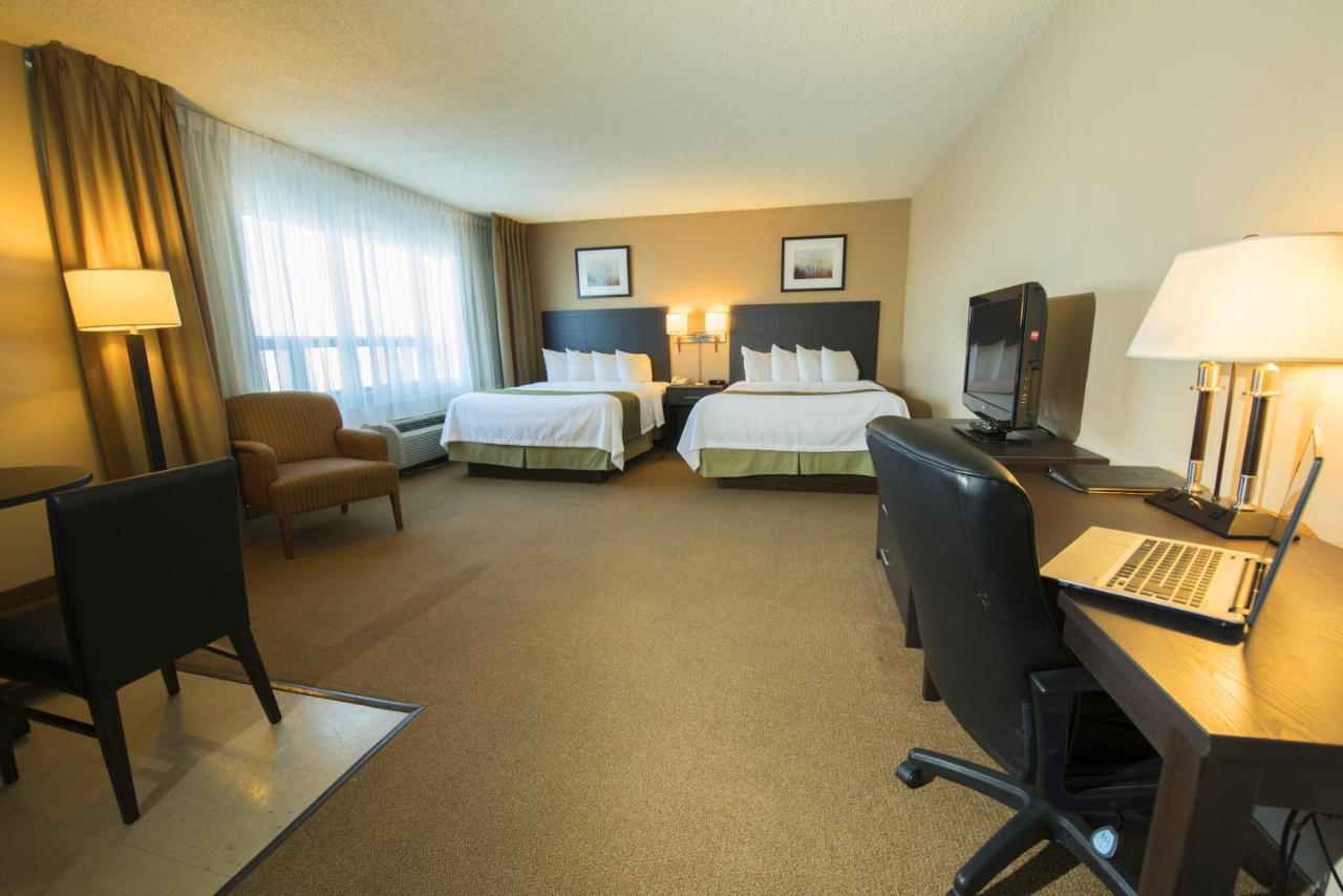 Quality Inn & Suites Pe Trudeau Airport Dorval Kültér fotó