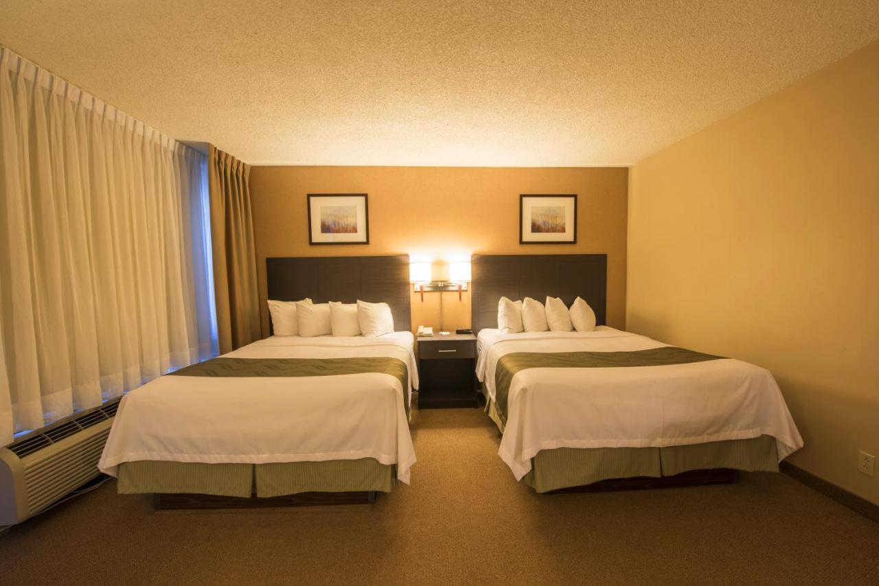 Quality Inn & Suites Pe Trudeau Airport Dorval Kültér fotó