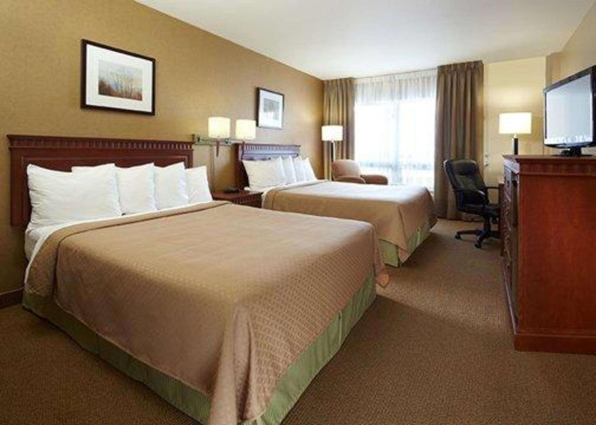 Quality Inn & Suites Pe Trudeau Airport Dorval Kültér fotó