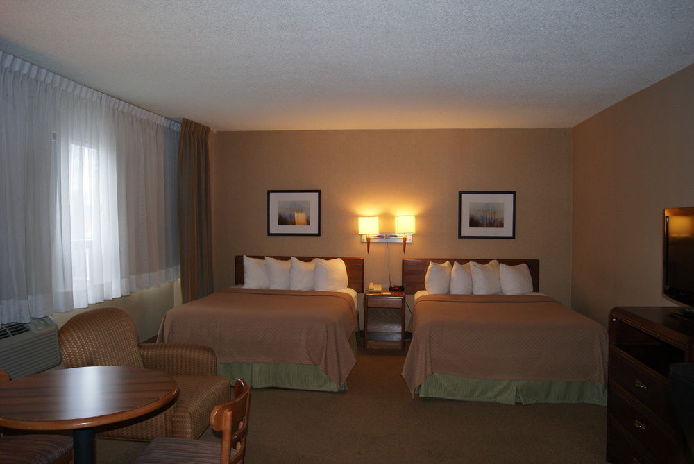 Quality Inn & Suites Pe Trudeau Airport Dorval Kültér fotó
